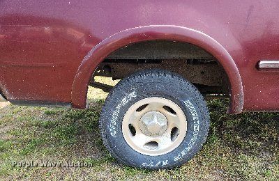 image for item MD9873 1997  Ford F150 XLT  pickup truck