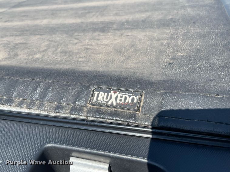 image for item ME9933 2014 Chevrolet Silverado 1500  Crew Cab pickup truck