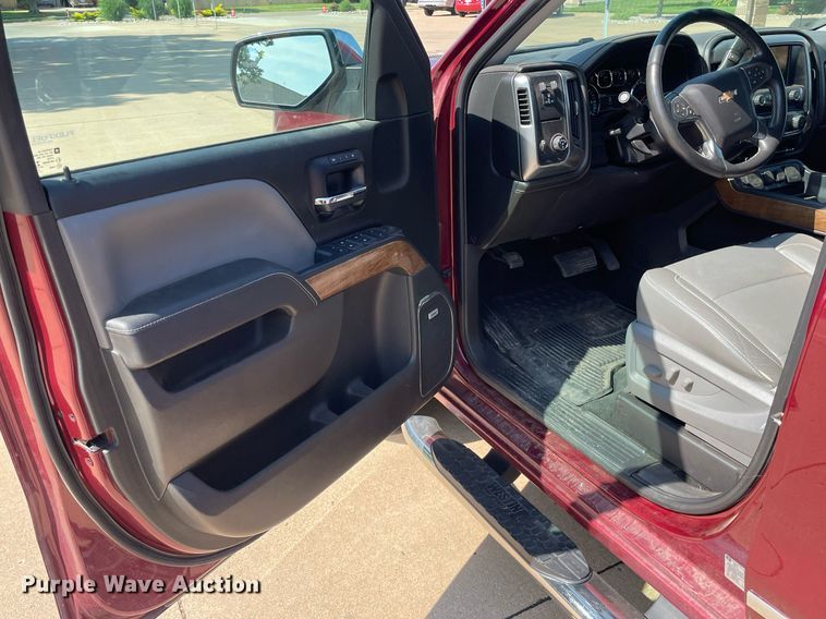 image for item ME9933 2014 Chevrolet Silverado 1500  Crew Cab pickup truck