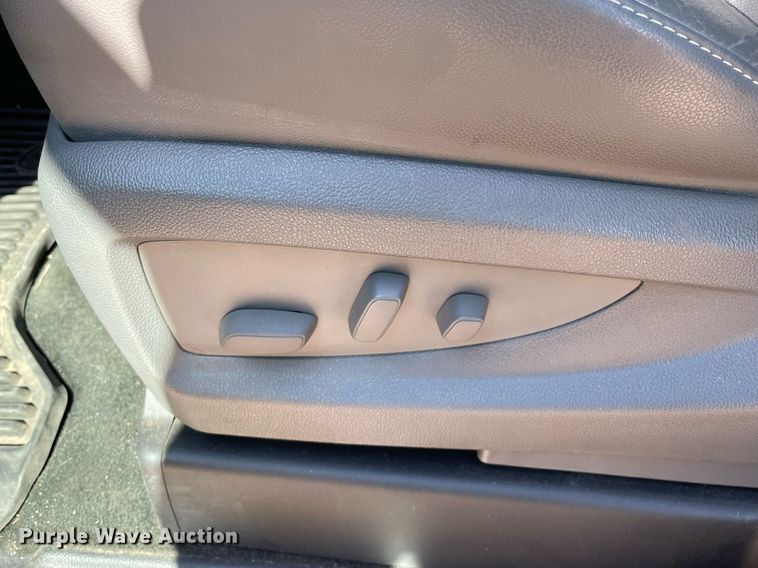 image for item ME9933 2014 Chevrolet Silverado 1500  Crew Cab pickup truck