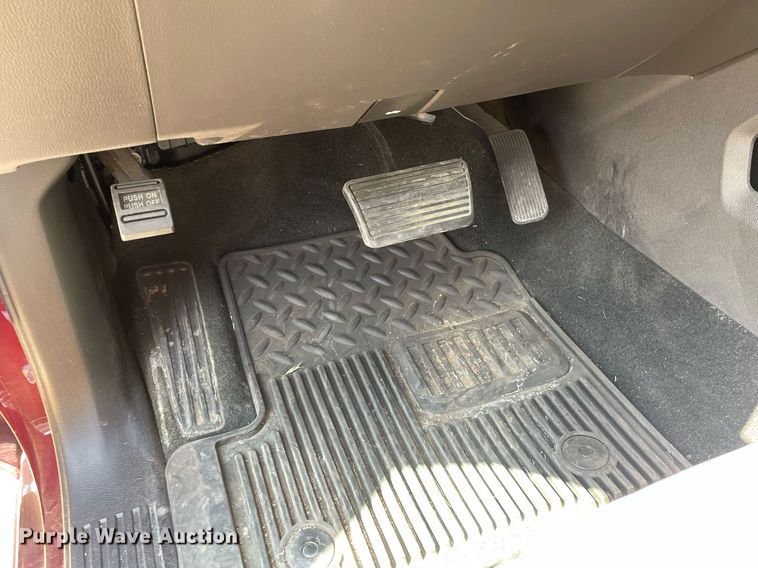 image for item ME9933 2014 Chevrolet Silverado 1500  Crew Cab pickup truck