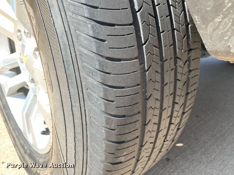 image for item ME9933 2014 Chevrolet Silverado 1500  Crew Cab pickup truck