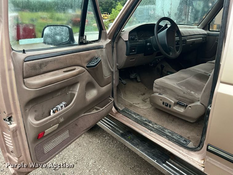 image for item MG9338 1997 Ford F250 Heavy Duty  SuperCab pickup truck