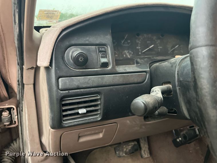 image for item MG9338 1997 Ford F250 Heavy Duty  SuperCab pickup truck