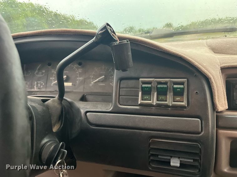 image for item MG9338 1997 Ford F250 Heavy Duty  SuperCab pickup truck