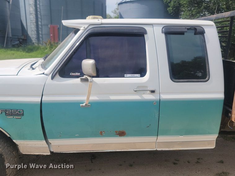 image for item ML9501 1996 Ford F250 XLT  SuperCab pickup truck