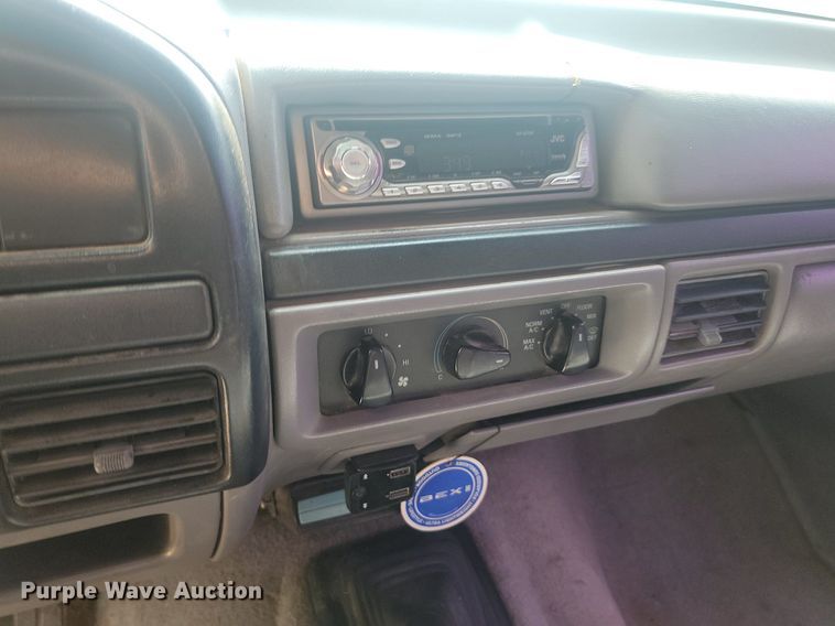 image for item ML9501 1996 Ford F250 XLT  SuperCab pickup truck