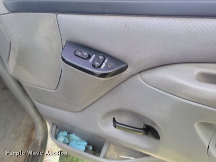 image for item ML9501 1996 Ford F250 XLT  SuperCab pickup truck