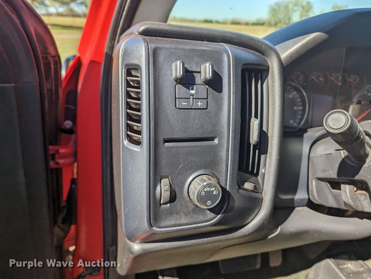 image for item MN9867 2016 Chevrolet Silverado 2500HD  Double Cab pickup truck