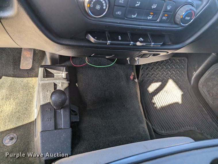 image for item MN9867 2016 Chevrolet Silverado 2500HD  Double Cab pickup truck