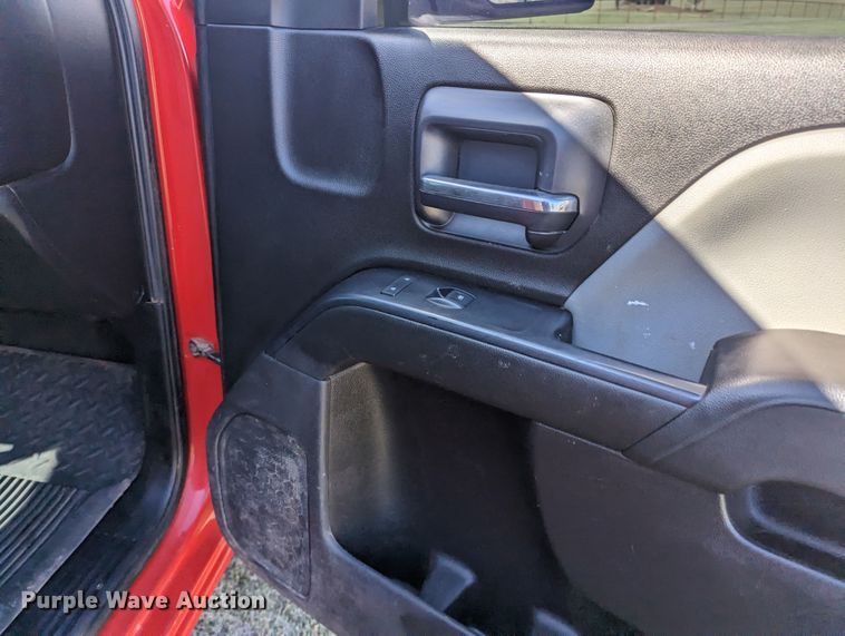 image for item MN9867 2016 Chevrolet Silverado 2500HD  Double Cab pickup truck