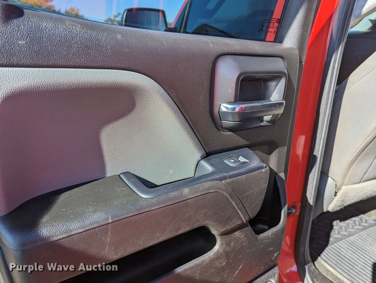 image for item MN9867 2016 Chevrolet Silverado 2500HD  Double Cab pickup truck