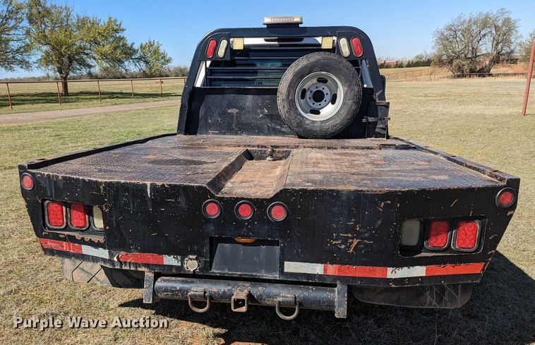 image for item MN9868 2007 Chevrolet Silverado 3500HD  Ext. Cab flatbed pickup truck