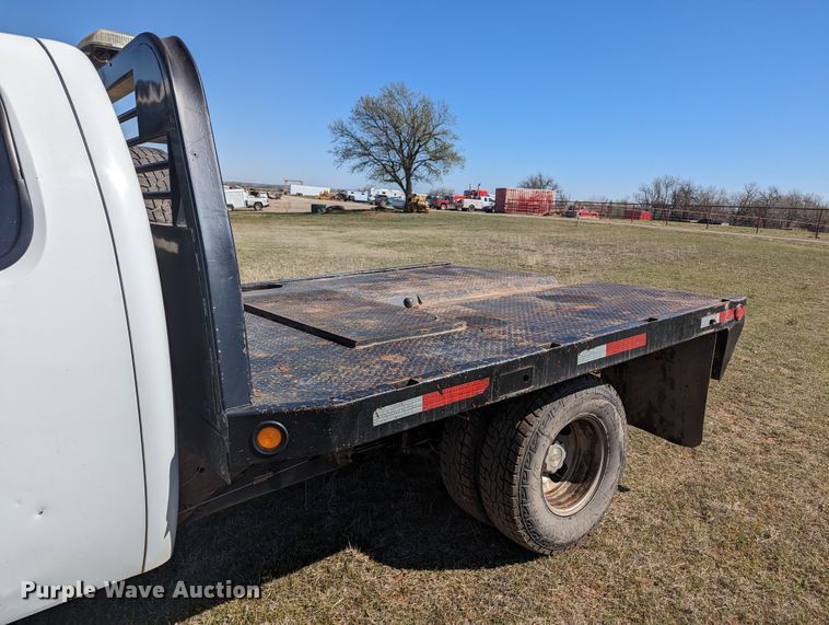 image for item MN9868 2007 Chevrolet Silverado 3500HD  Ext. Cab flatbed pickup truck