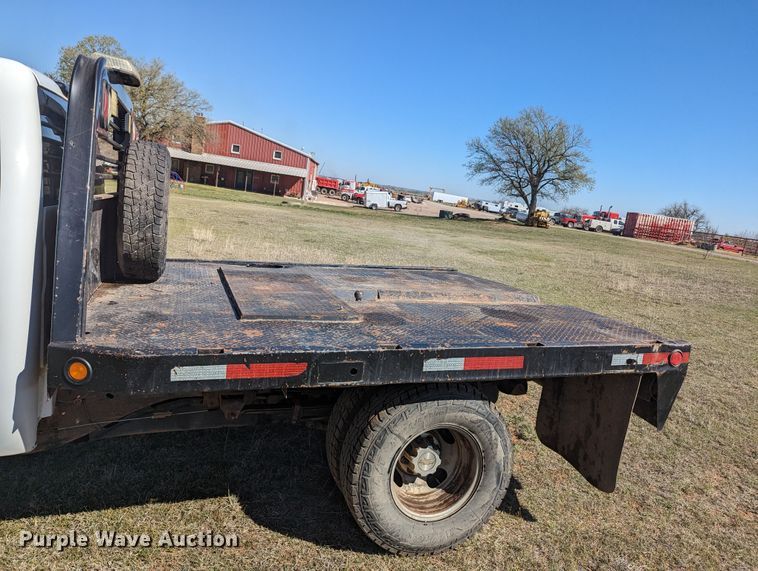 image for item MN9868 2007 Chevrolet Silverado 3500HD  Ext. Cab flatbed pickup truck