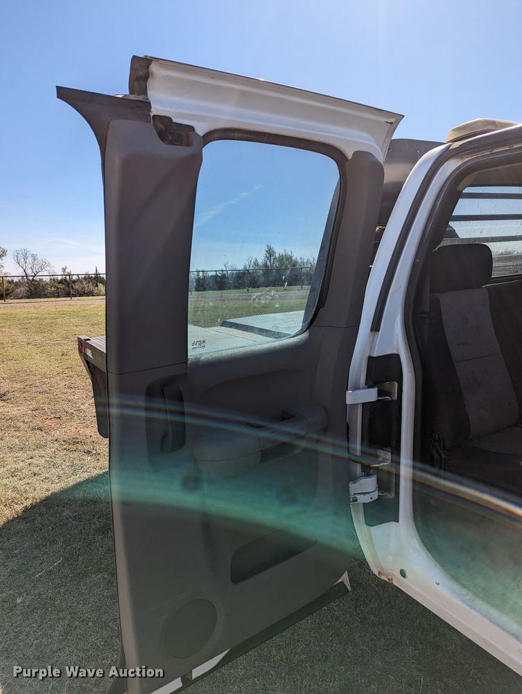 image for item MN9868 2007 Chevrolet Silverado 3500HD  Ext. Cab flatbed pickup truck