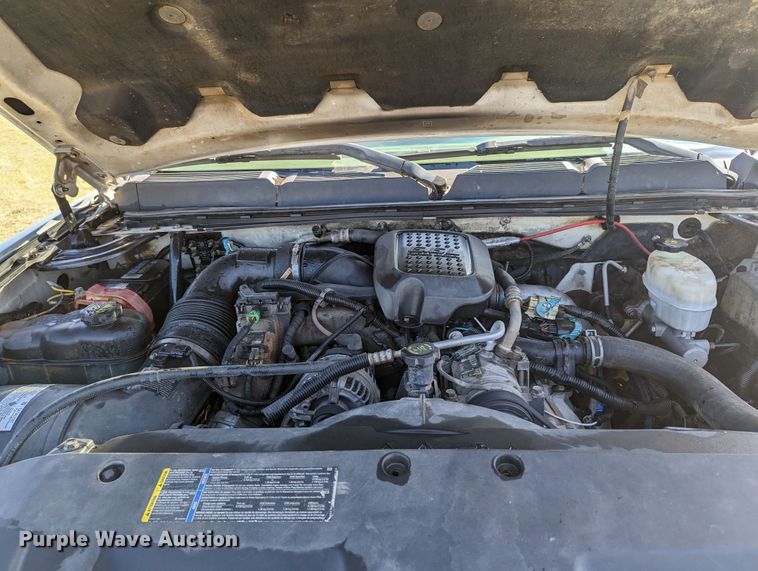 image for item MN9868 2007 Chevrolet Silverado 3500HD  Ext. Cab flatbed pickup truck