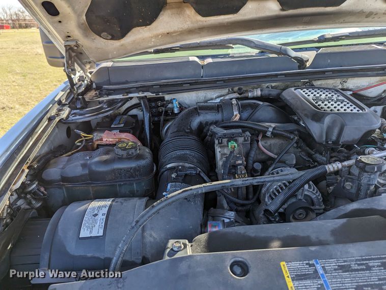 image for item MN9868 2007 Chevrolet Silverado 3500HD  Ext. Cab flatbed pickup truck