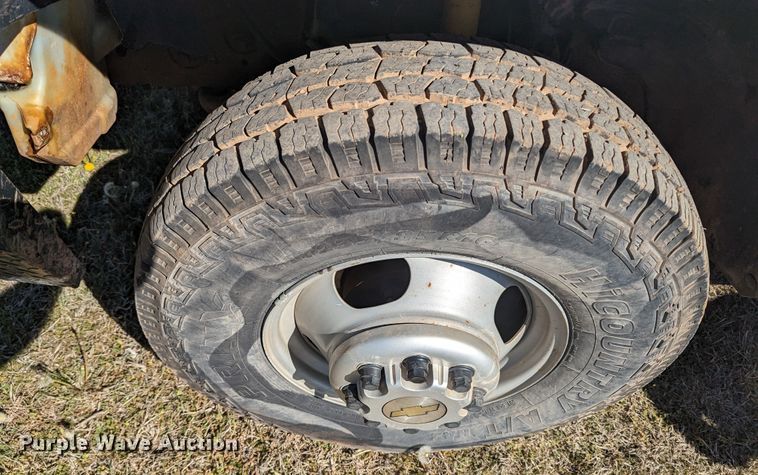 image for item MN9868 2007 Chevrolet Silverado 3500HD  Ext. Cab flatbed pickup truck