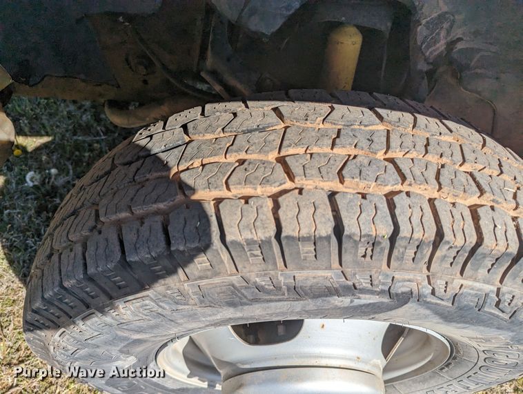 image for item MN9868 2007 Chevrolet Silverado 3500HD  Ext. Cab flatbed pickup truck