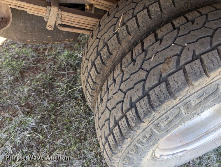 image for item MN9868 2007 Chevrolet Silverado 3500HD  Ext. Cab flatbed pickup truck