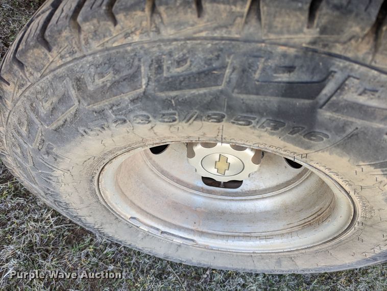 image for item MN9868 2007 Chevrolet Silverado 3500HD  Ext. Cab flatbed pickup truck