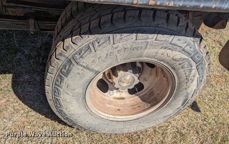 image for item MN9868 2007 Chevrolet Silverado 3500HD  Ext. Cab flatbed pickup truck