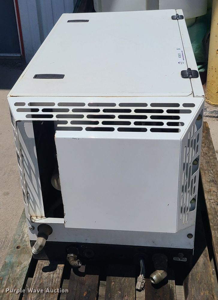 image for item MO9875 Vanair RS85  air compressor