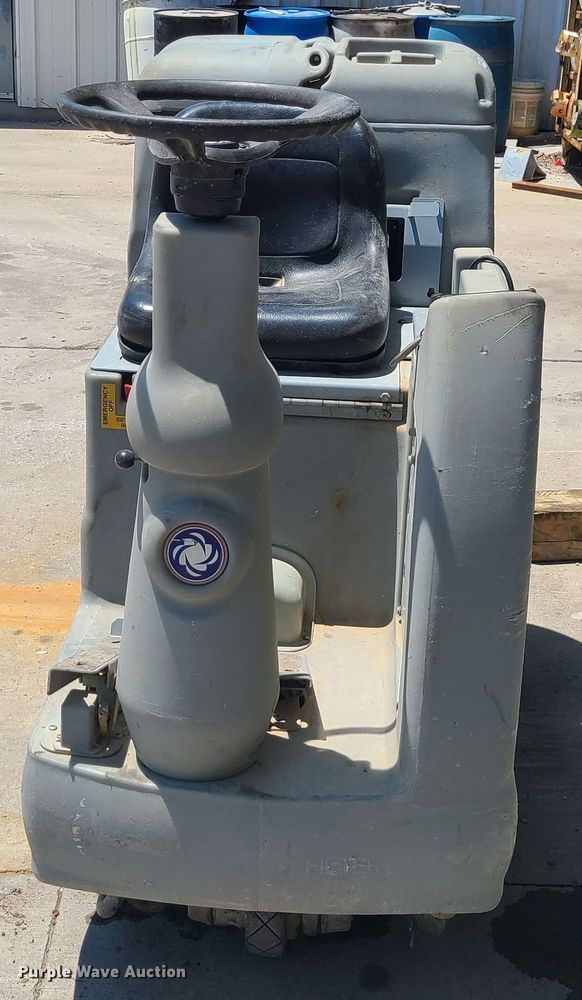 image for item MO9876 Advance Avenger  floor scrubber