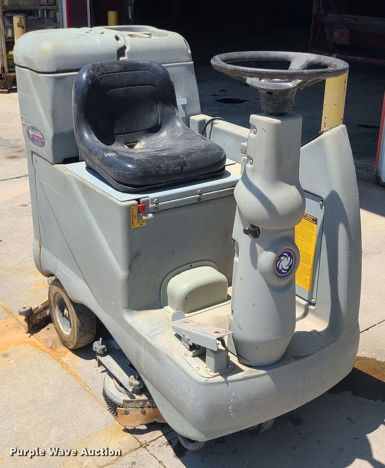 image for item MO9876 Advance Avenger  floor scrubber