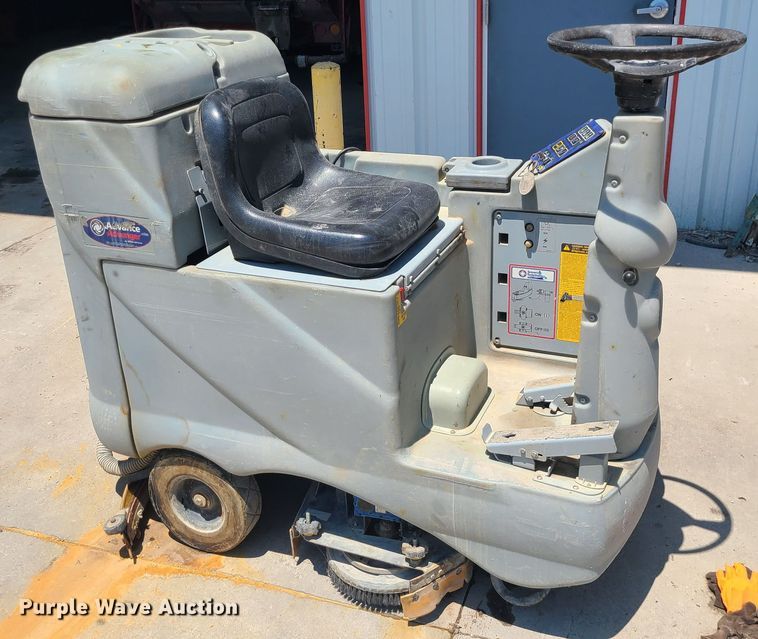 image for item MO9876 Advance Avenger  floor scrubber