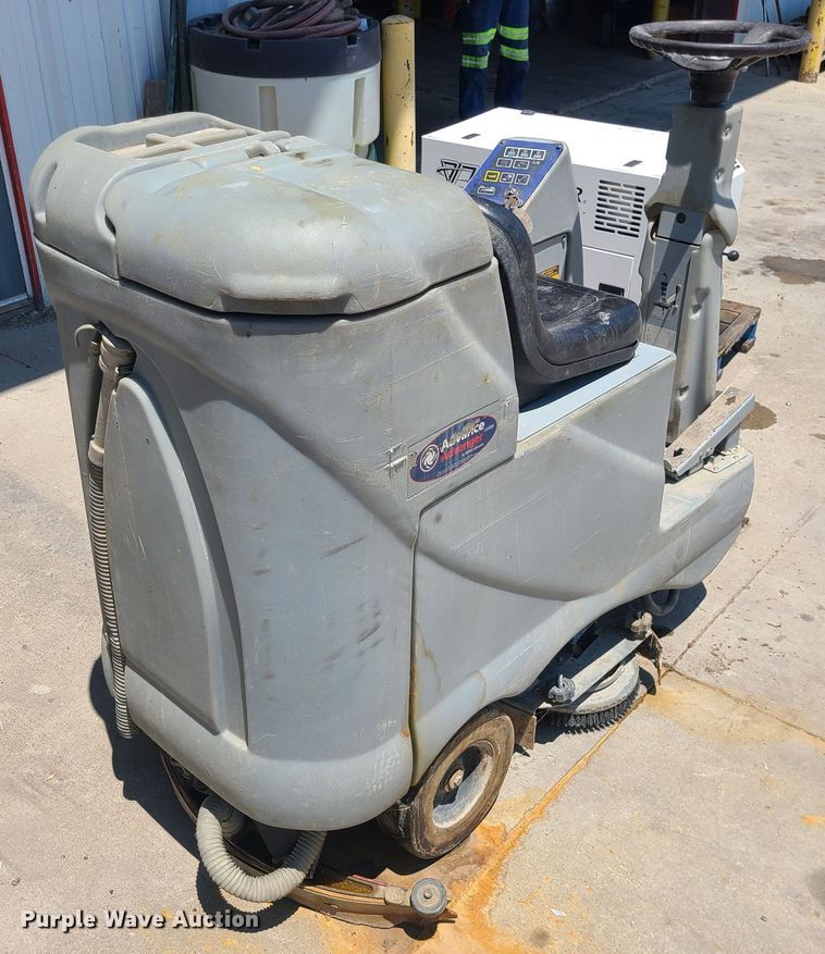 image for item MO9876 Advance Avenger  floor scrubber