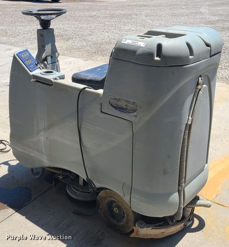 image for item MO9876 Advance Avenger  floor scrubber