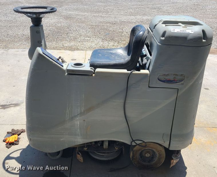 image for item MO9876 Advance Avenger  floor scrubber