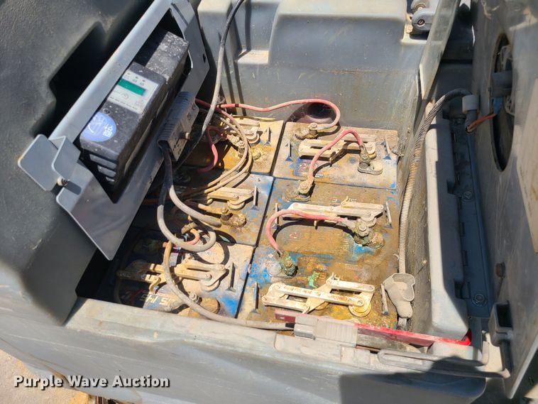 image for item MO9876 Advance Avenger  floor scrubber