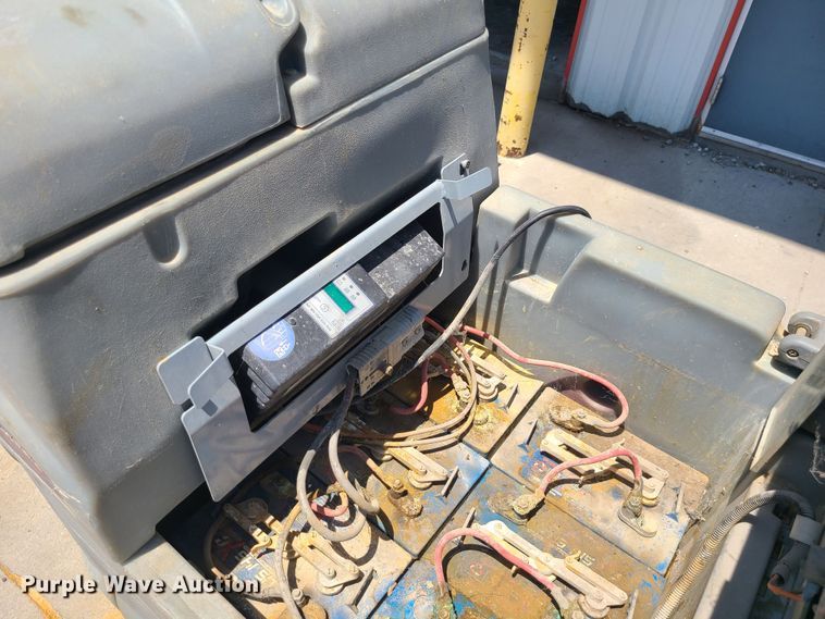 image for item MO9876 Advance Avenger  floor scrubber