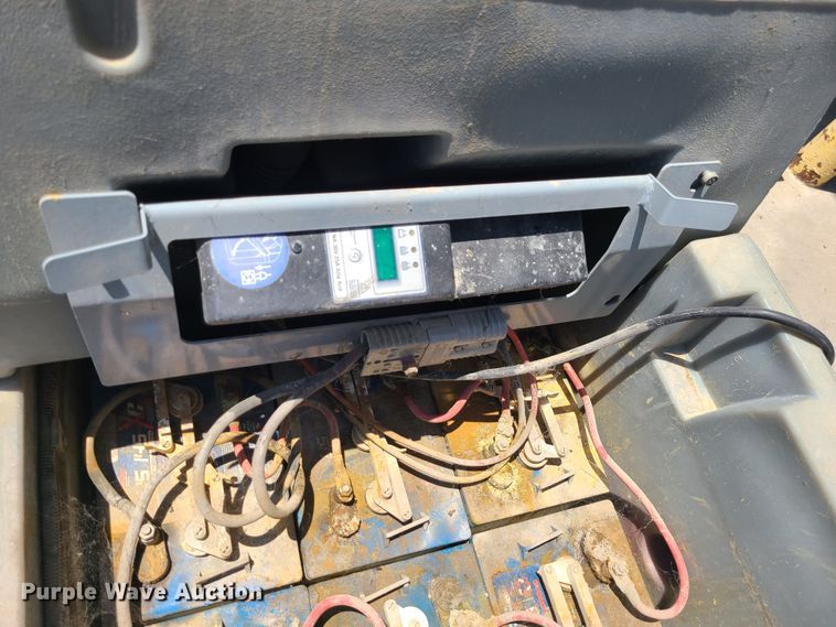 image for item MO9876 Advance Avenger  floor scrubber