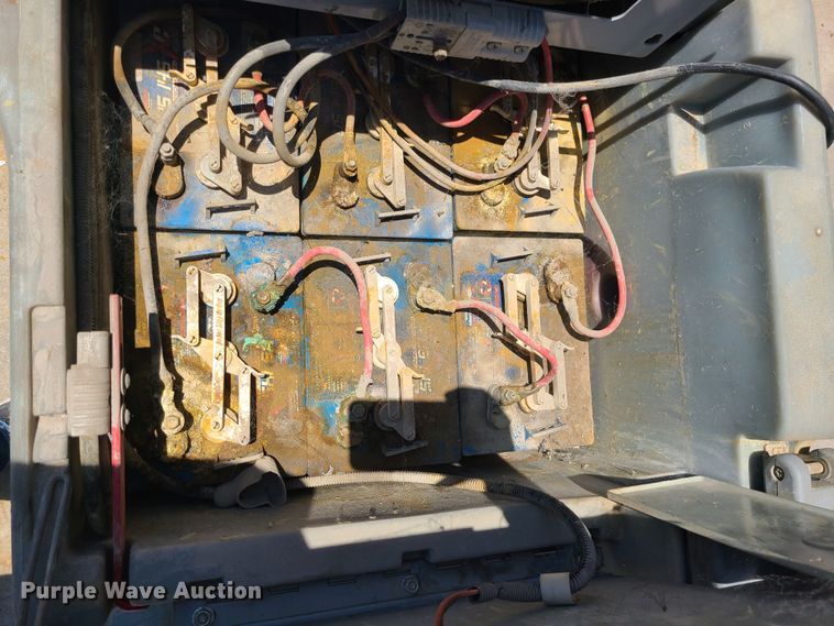 image for item MO9876 Advance Avenger  floor scrubber