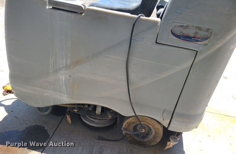 image for item MO9876 Advance Avenger  floor scrubber