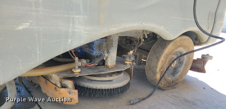 image for item MO9876 Advance Avenger  floor scrubber