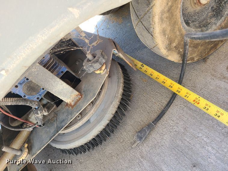 image for item MO9876 Advance Avenger  floor scrubber