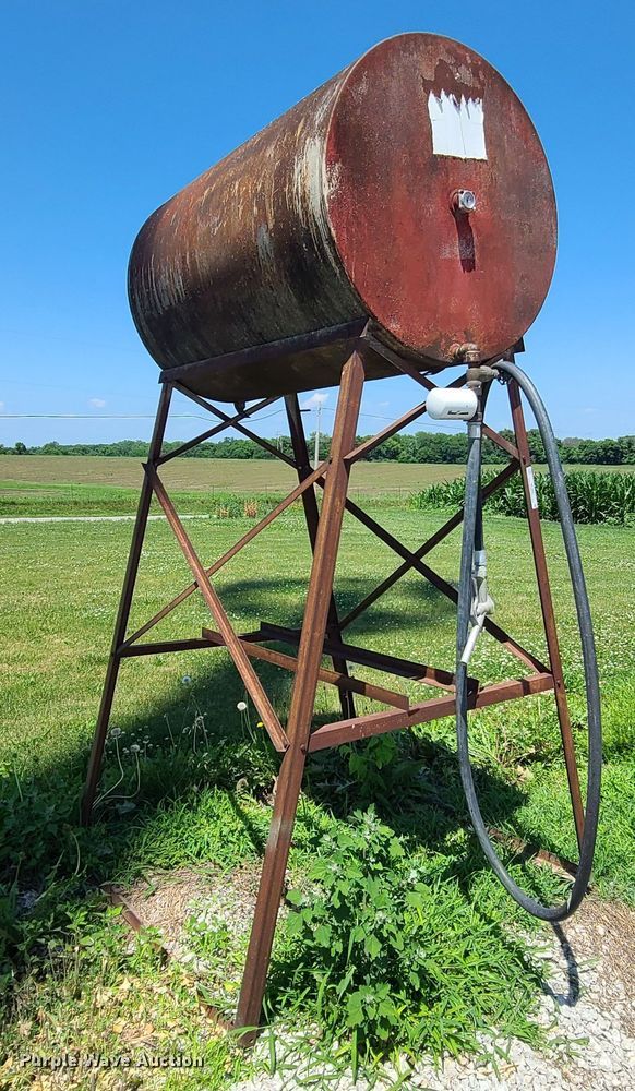 image for item MO9881 Fuel tank