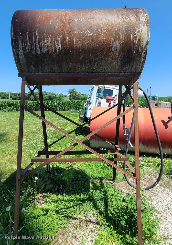 image for item MO9881 Fuel tank