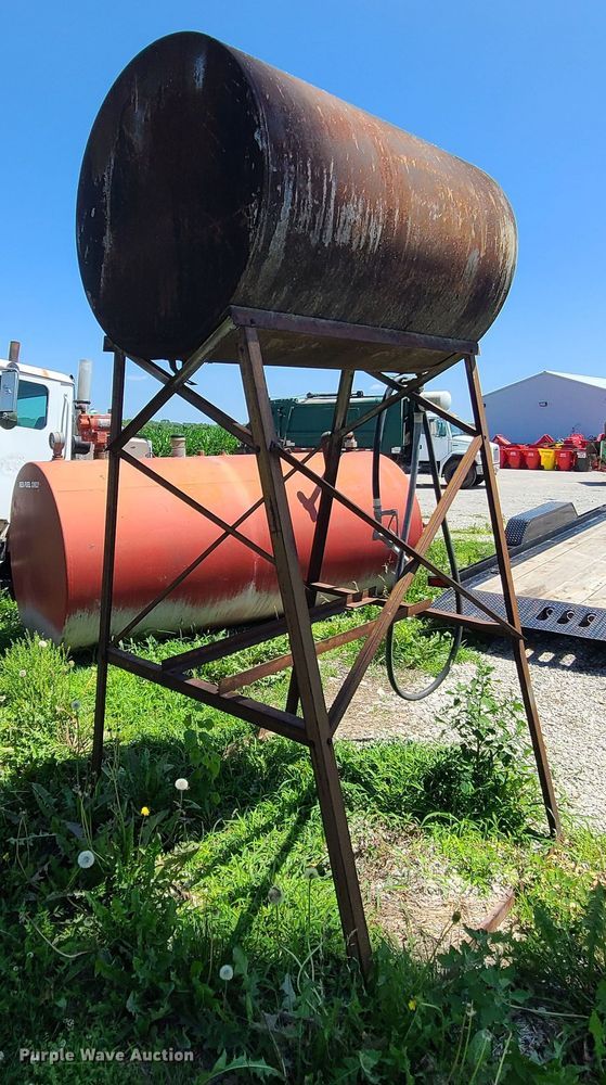 image for item MO9881 Fuel tank