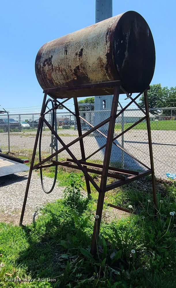 image for item MO9881 Fuel tank