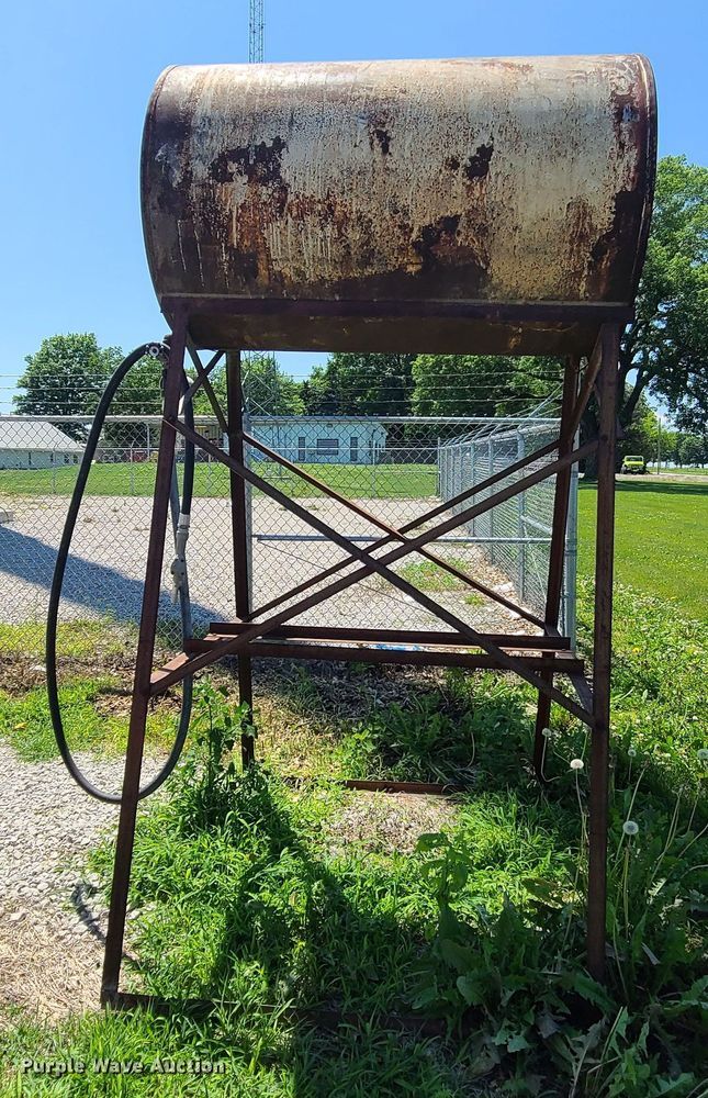 image for item MO9881 Fuel tank