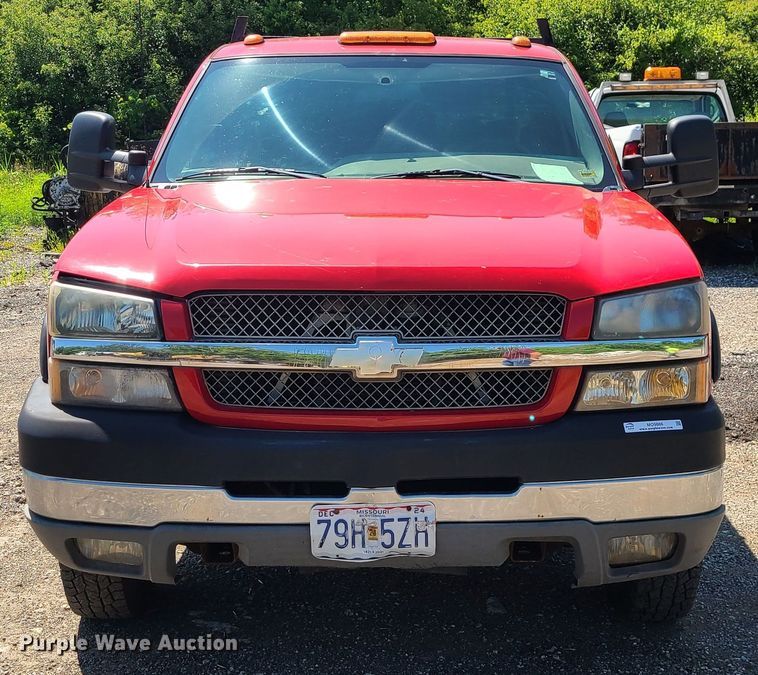 image for item MO9886 2004 Chevrolet Silverado 3500  Ext. Cab pickup truck