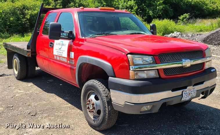 image for item MO9886 2004 Chevrolet Silverado 3500  Ext. Cab pickup truck