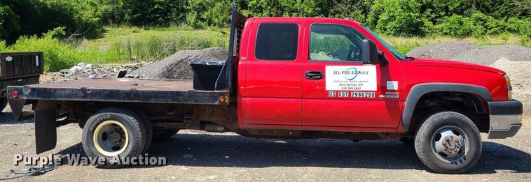 image for item MO9886 2004 Chevrolet Silverado 3500  Ext. Cab pickup truck