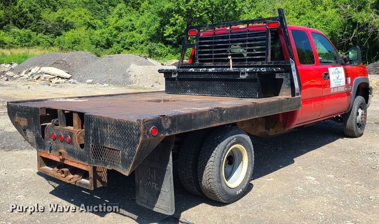 image for item MO9886 2004 Chevrolet Silverado 3500  Ext. Cab pickup truck